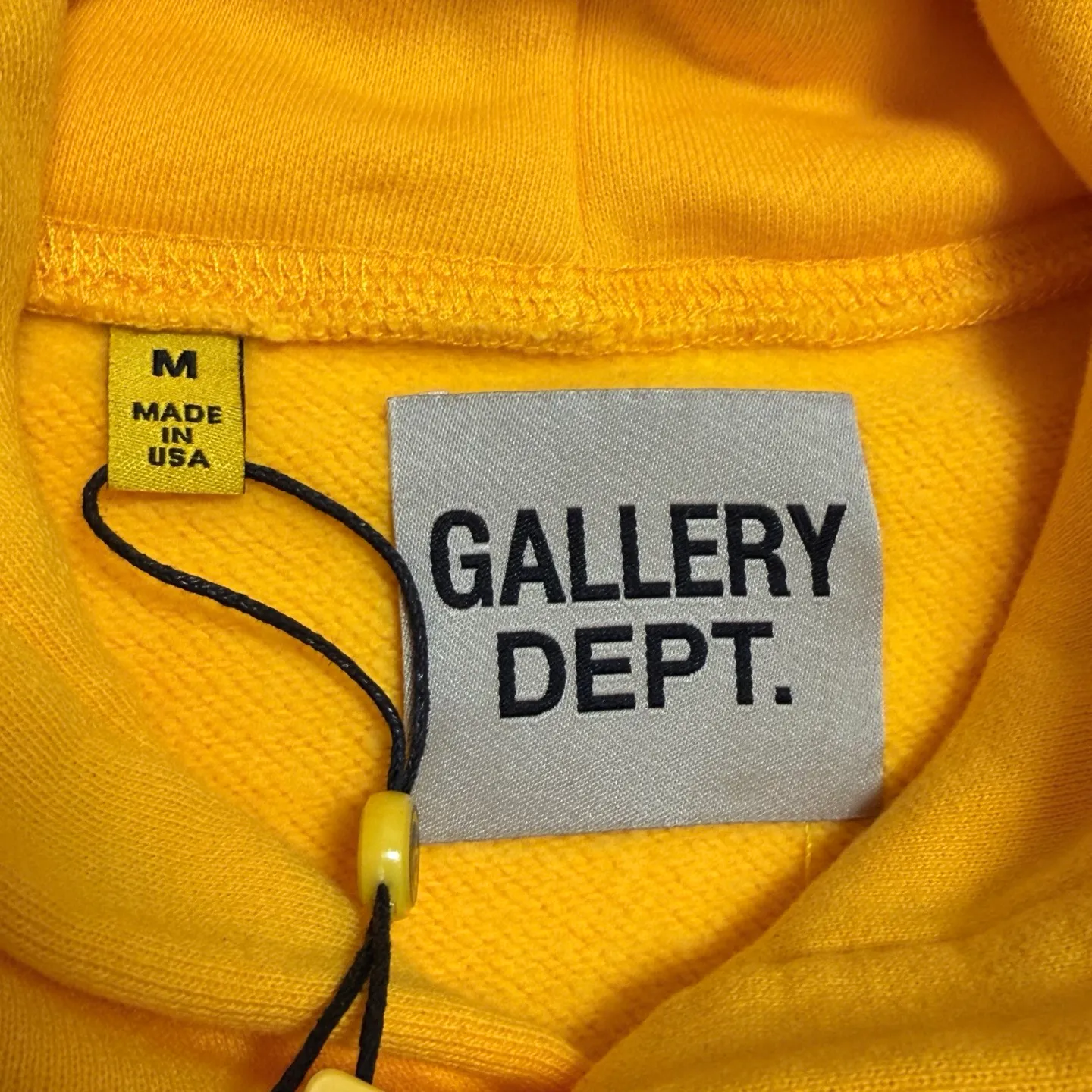 More details GALLERY DEPT. 90'S GD LOGO HOODIE 90's retro destruction yellow English hoodie Yellow S-XL Needs custom weaving and dyeing 500g high weight sweatshirt fabric Light fleece treatment on the inside Overall quite wide and comfortable Loose version Trendy and fashionable Same as the original version No hand-feeling printing process with water slurry Original consistent hang tag with G LOGO hanging beads